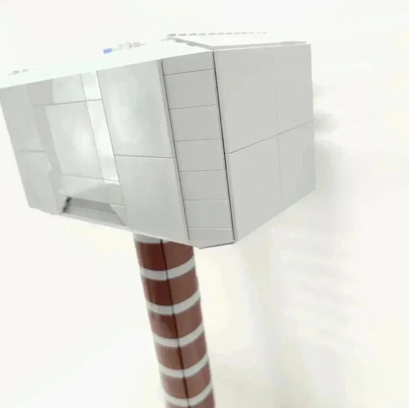 LEGO Super Heroes Thor's Hammer (76209) - Picture 3 of 7
